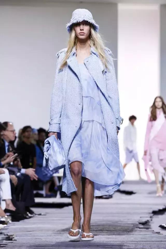 带货女王杨幂又出新花样了,杨幂私服带货