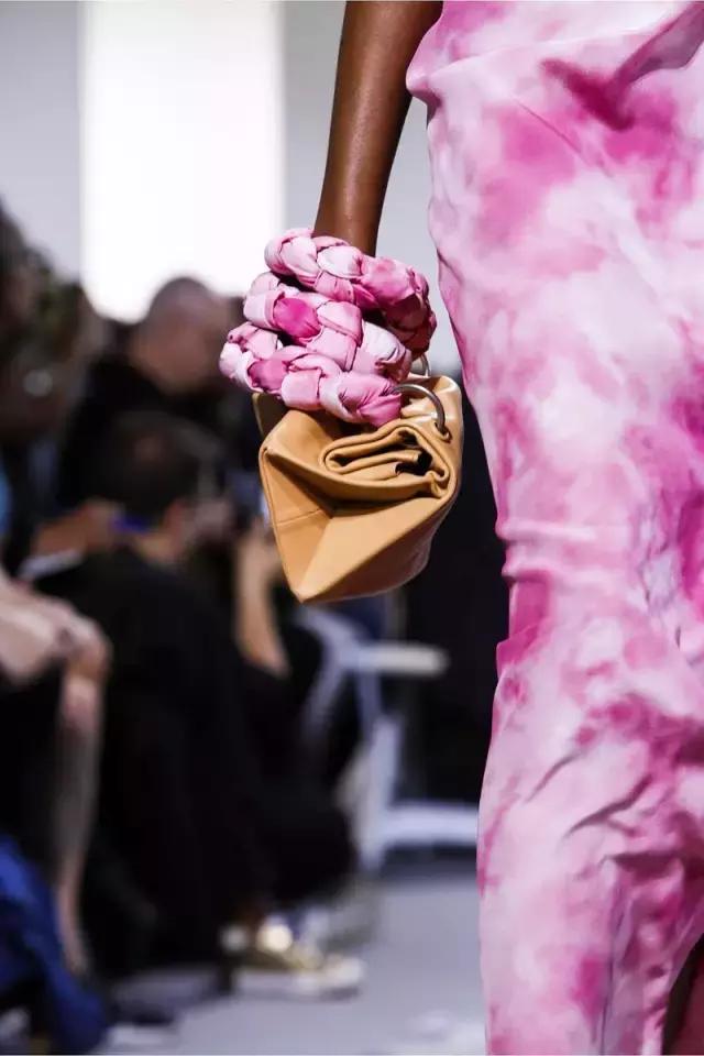 带货女王杨幂又出新花样了,杨幂私服带货