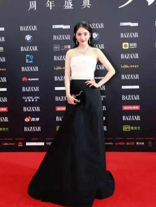 杨幂穿的gucci的格纹外套,杨幂celine上衣