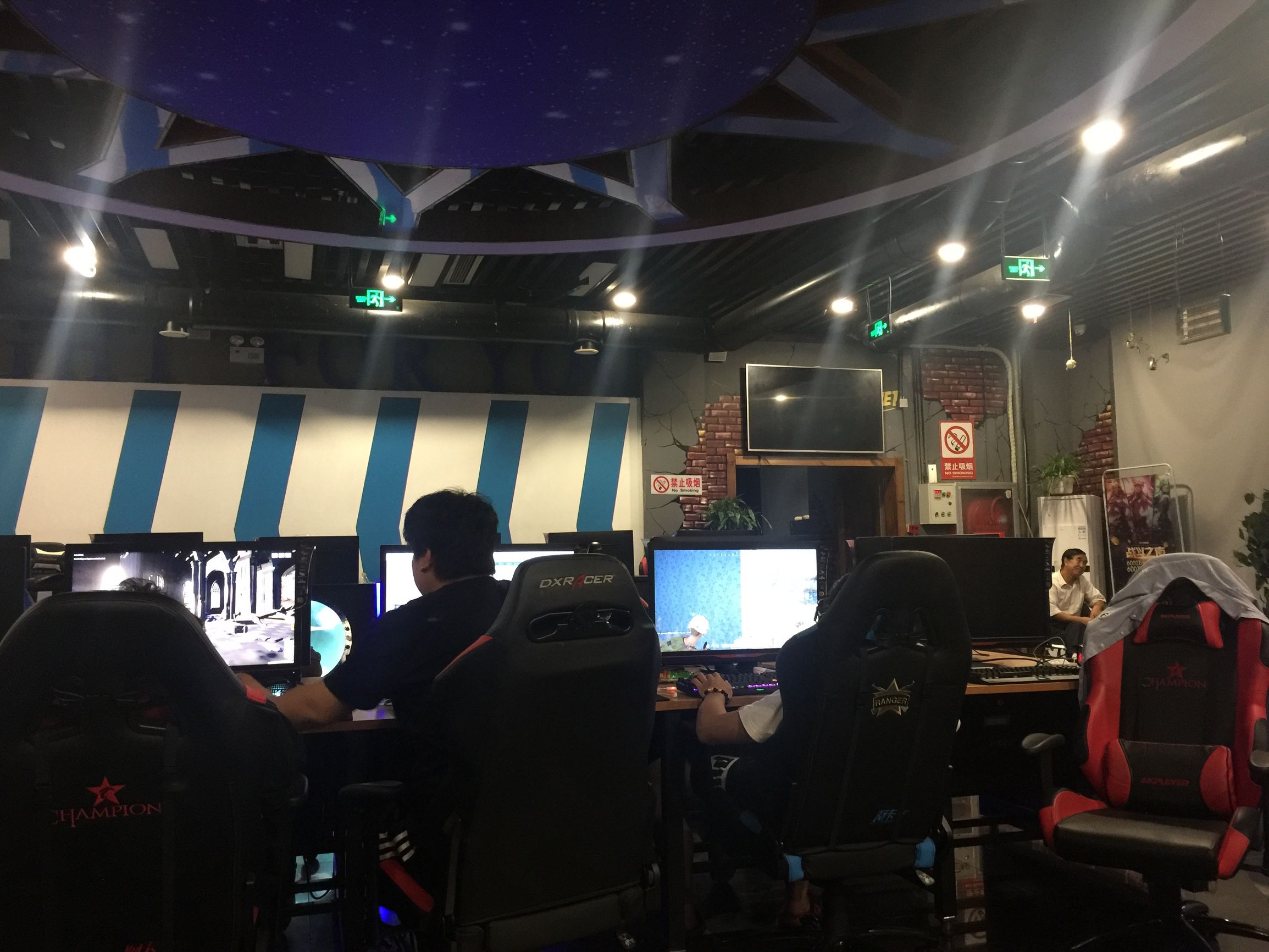 哪个城市的网吧最好,四线城市开网吧要花多少钱