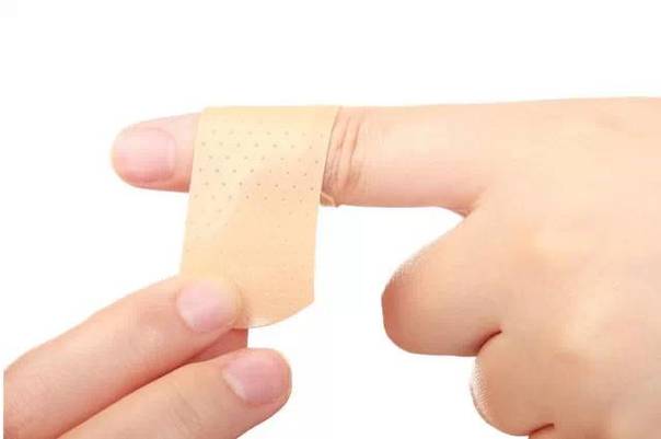 伤口摔伤了破皮怎么处理,磕破皮伤口碰到水如何处理