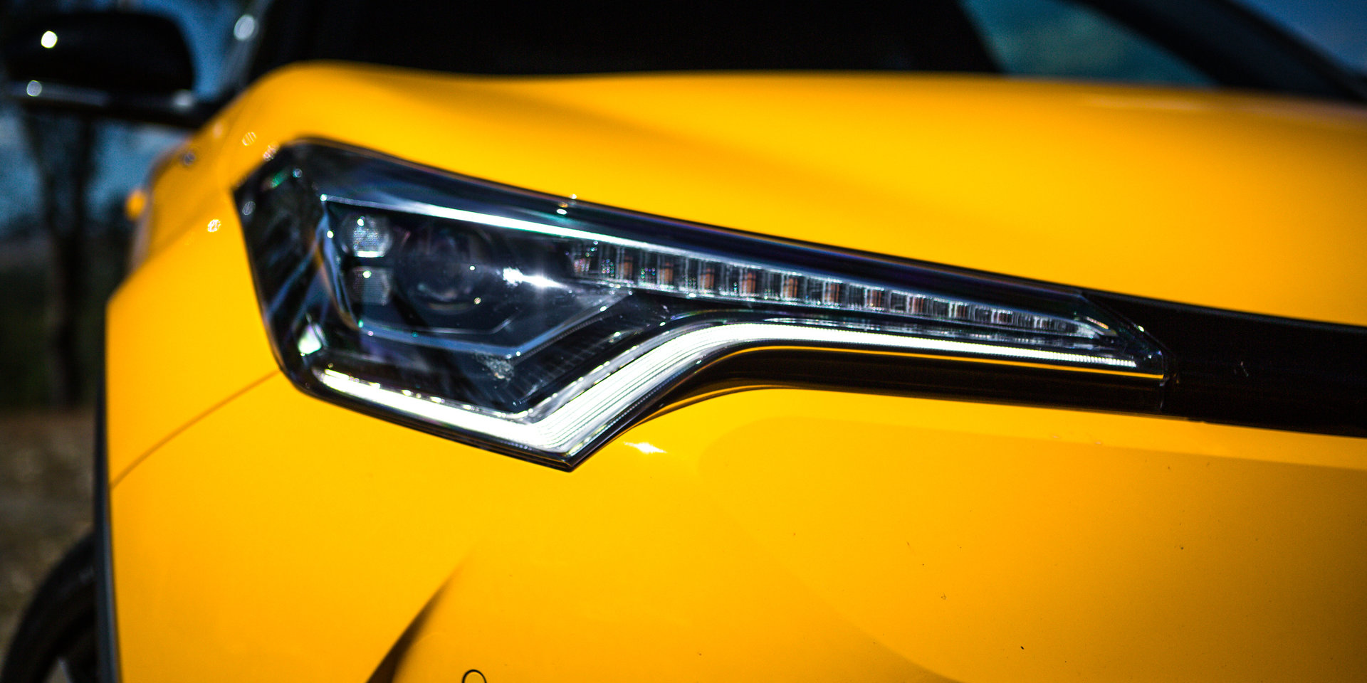 全新丰田C-HR申报图,新款丰田c-hr混动版海外到店实拍