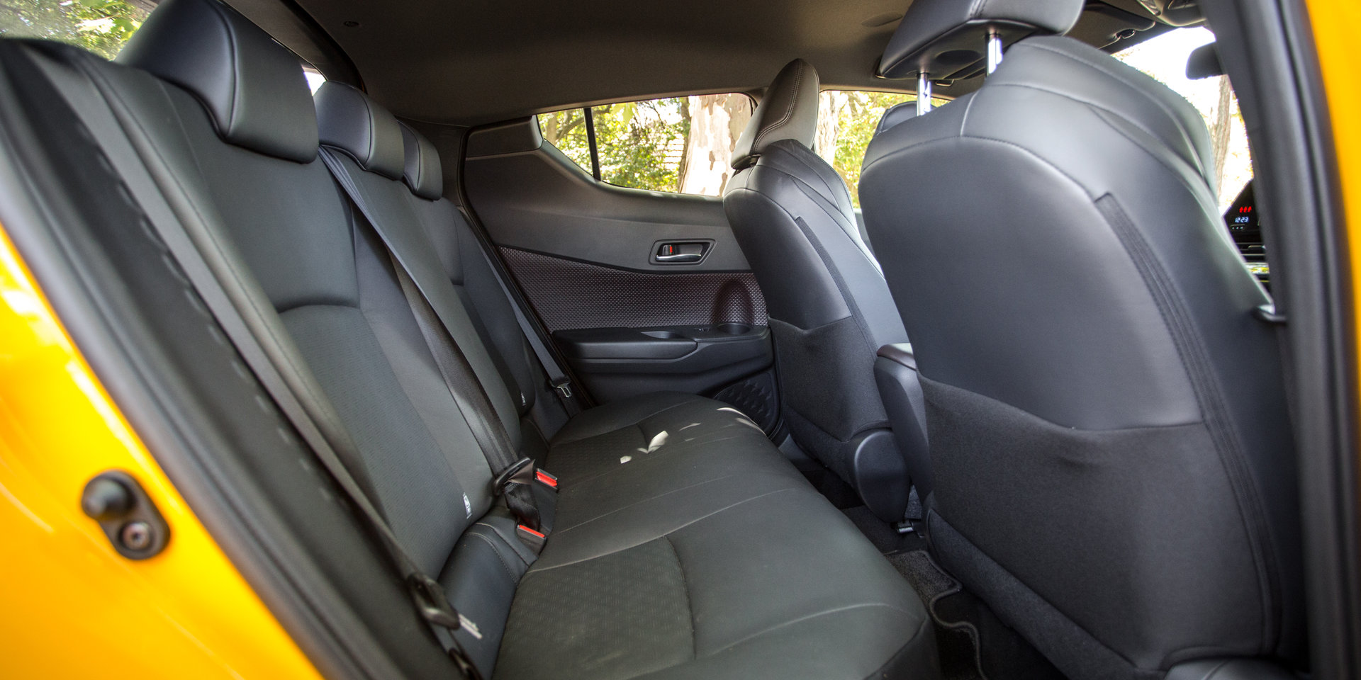 全新丰田C-HR申报图,新款丰田c-hr混动版海外到店实拍