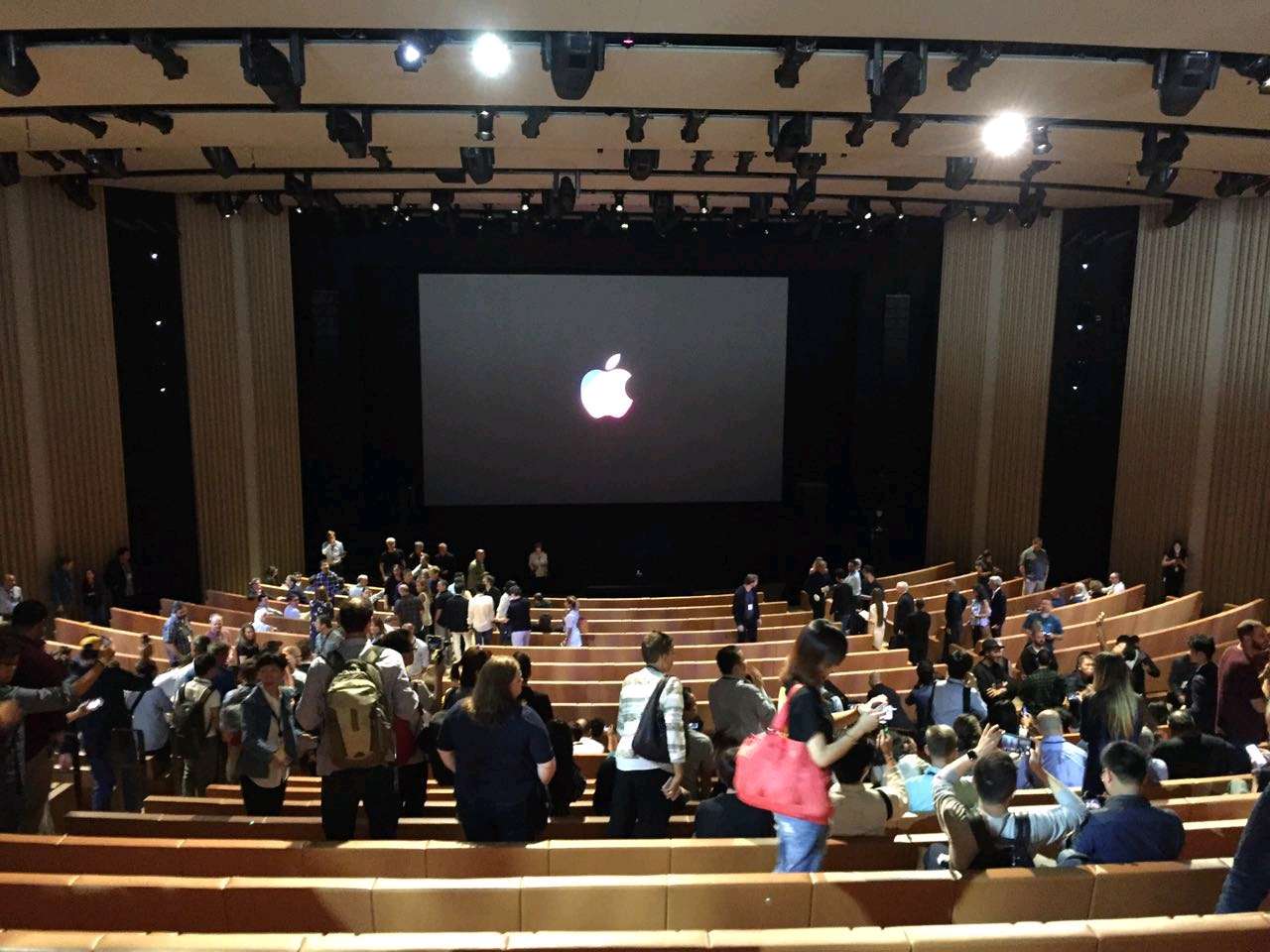 iPhone8抢购攻略：苹果官网最难抢，有黄牛能先拿货