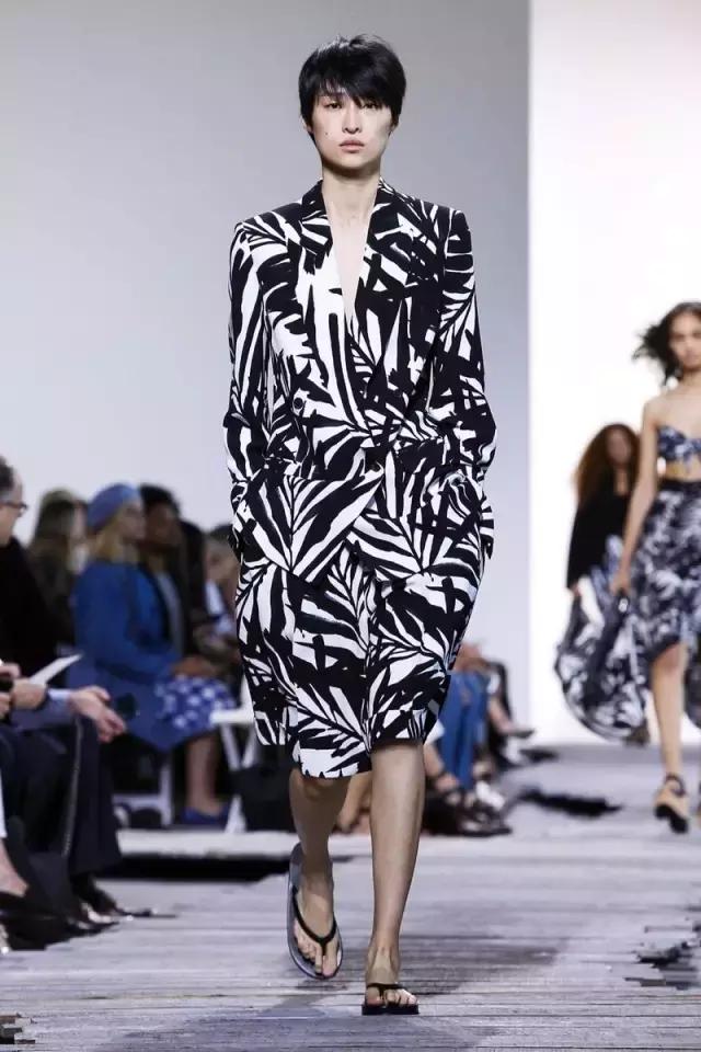 带货女王杨幂又出新花样了,杨幂私服带货