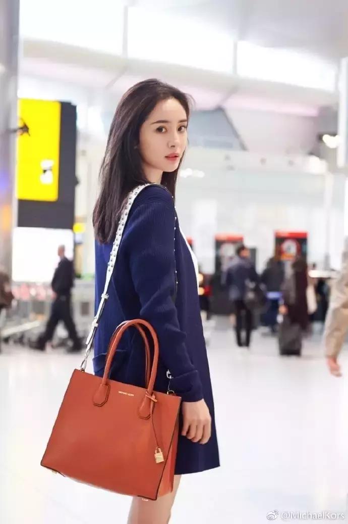 杨幂穿的gucci的格纹外套,杨幂celine上衣