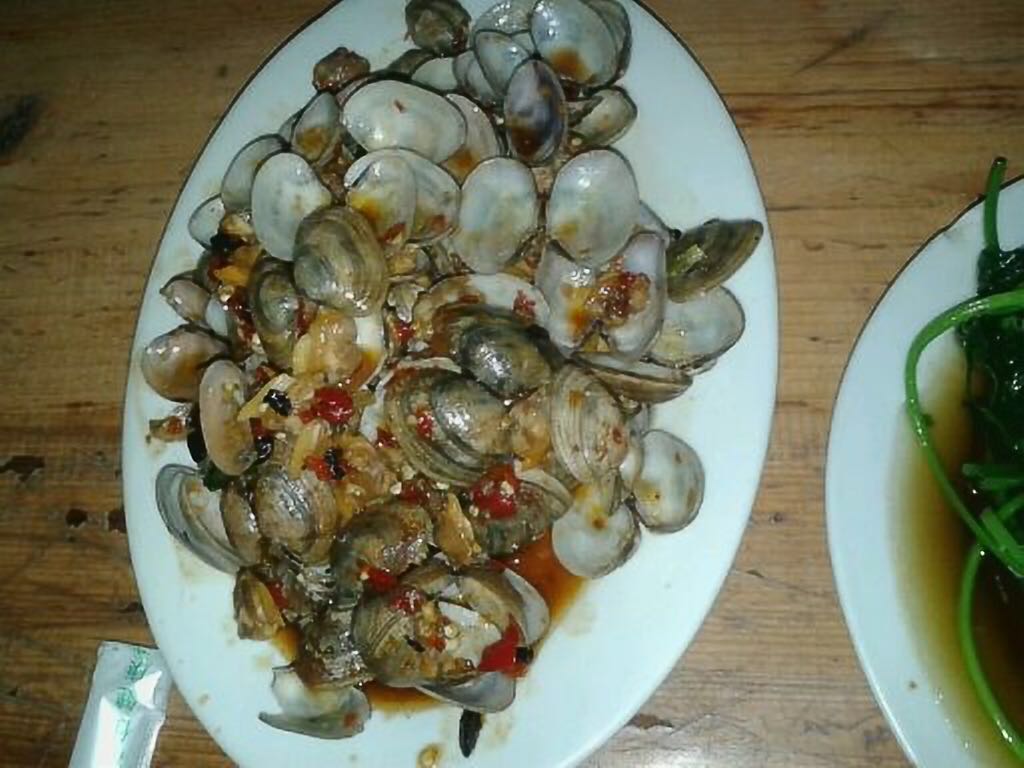 沙扒湾之旅:服务员端上来的菜让我蒙圈,被别人吃过的?