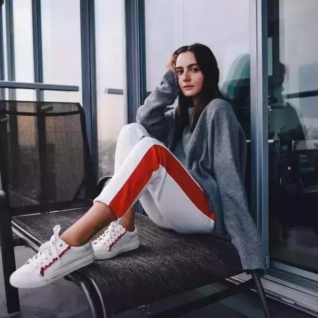 2021什么小白鞋经典又时尚女,小白鞋与运动鞋哪款比较时尚百搭