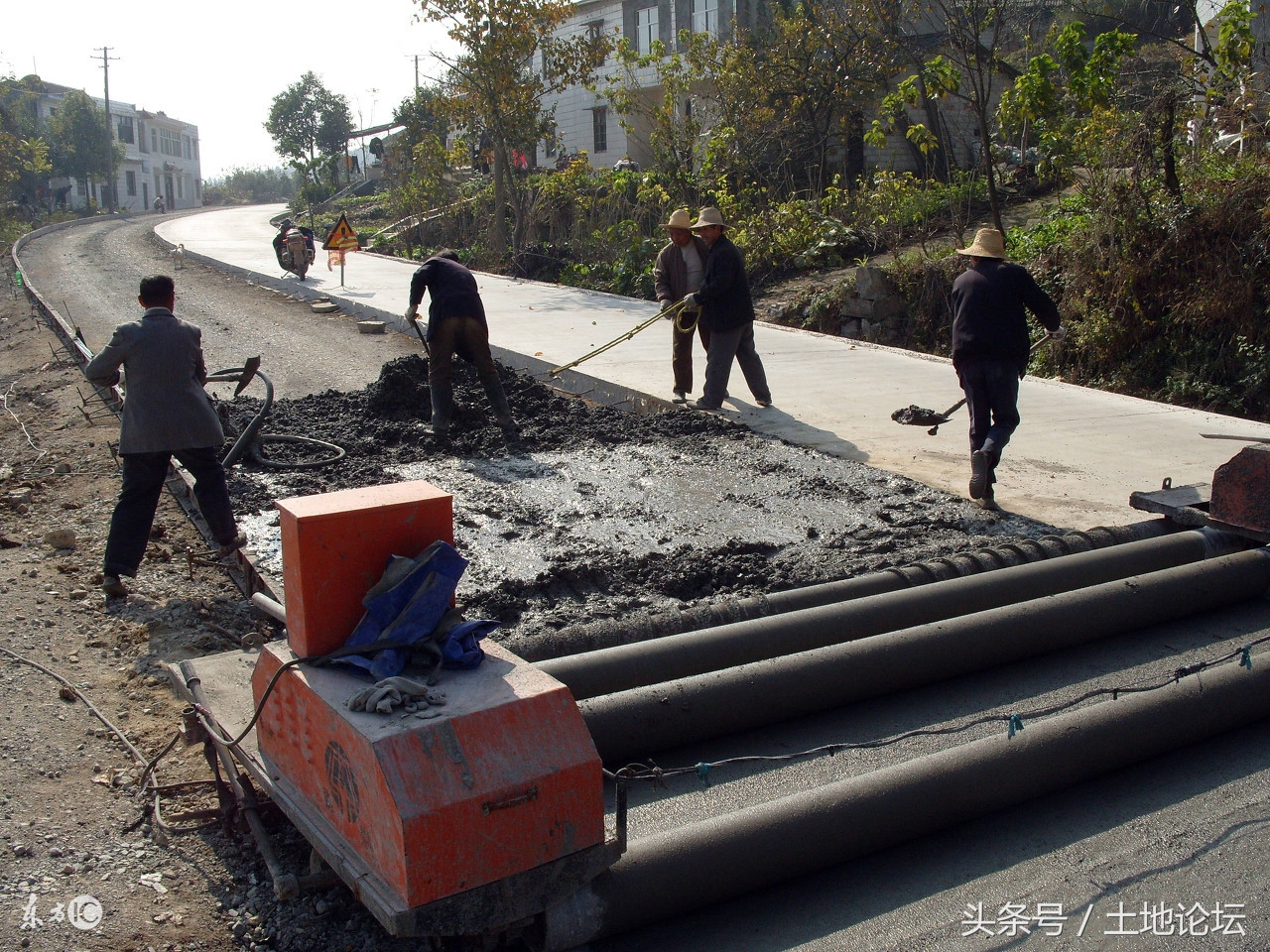 农民田地被修路征用如何补偿,农田征收修路补偿标准2020多少钱