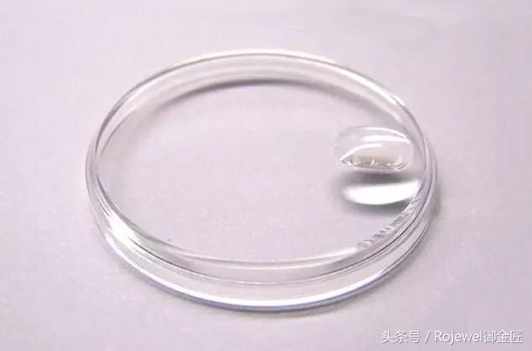 手表泡泡镜与蓝宝石哪个好,v7钛马克十八表镜是蓝宝石的吗