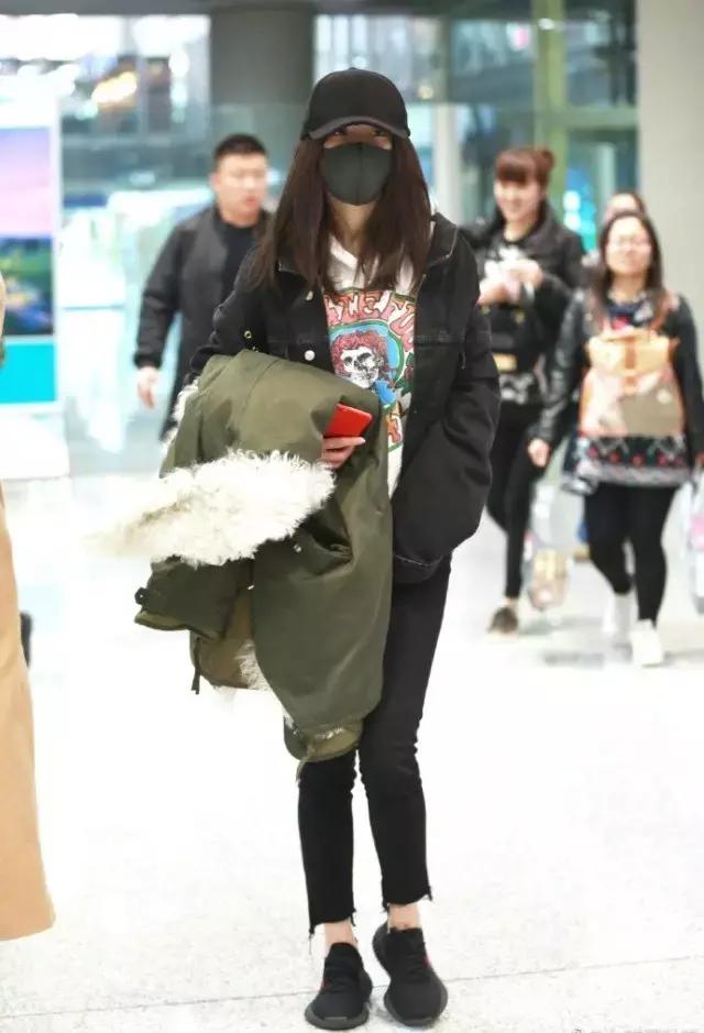 杨幂穿的gucci的格纹外套,杨幂celine上衣