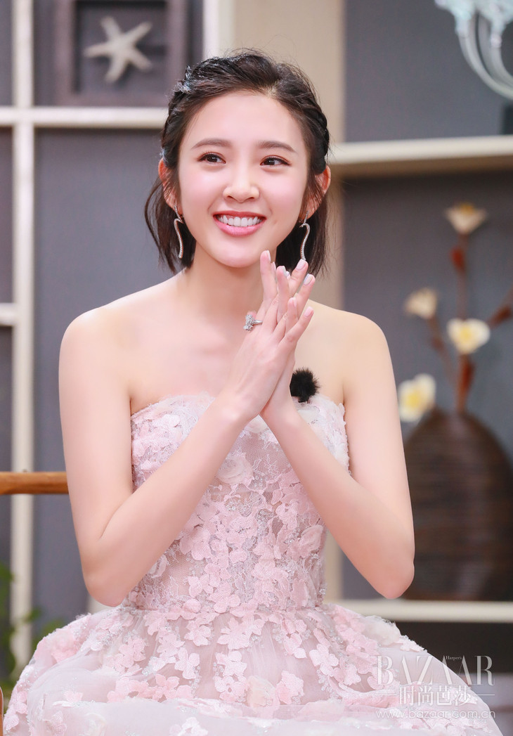 唐艺昕有刘海的短发,唐艺昕短发造型get