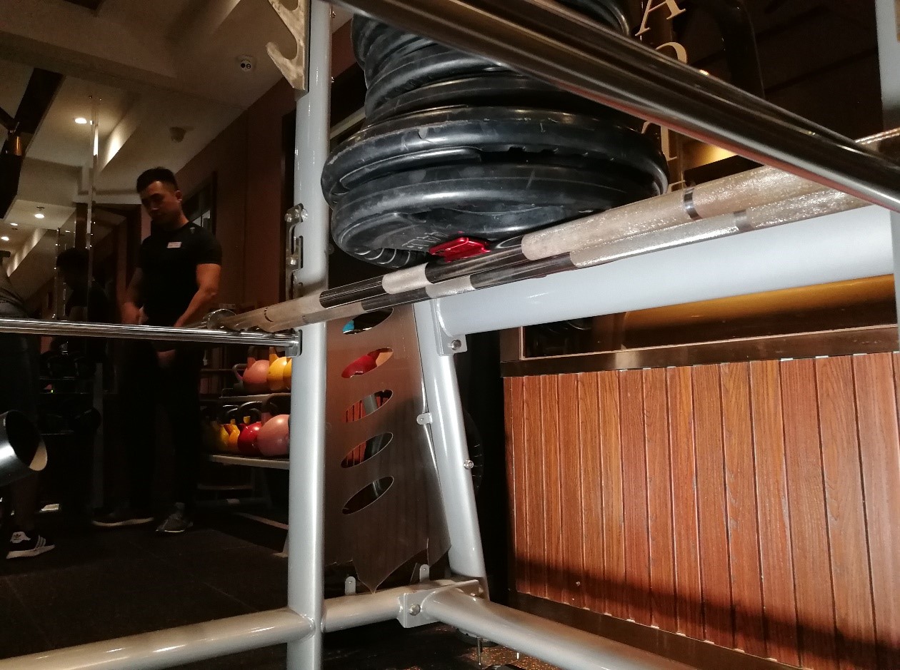 手机不小心被坐弯了怎么修,手机被坐弯了可以继续用吗