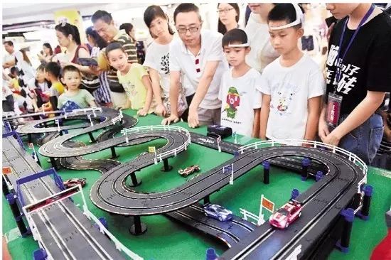 6米8的大黄蜂,800多块的大黄蜂机器人