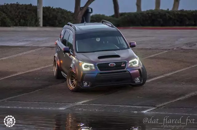 “不务正业”的低趴斯巴鲁森林人,在路上暴走的姿态简直凶猛!