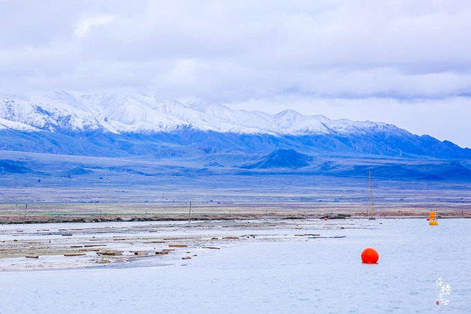 茶卡盐湖的蓝天白云宛如仙境,茶卡盐湖的夜