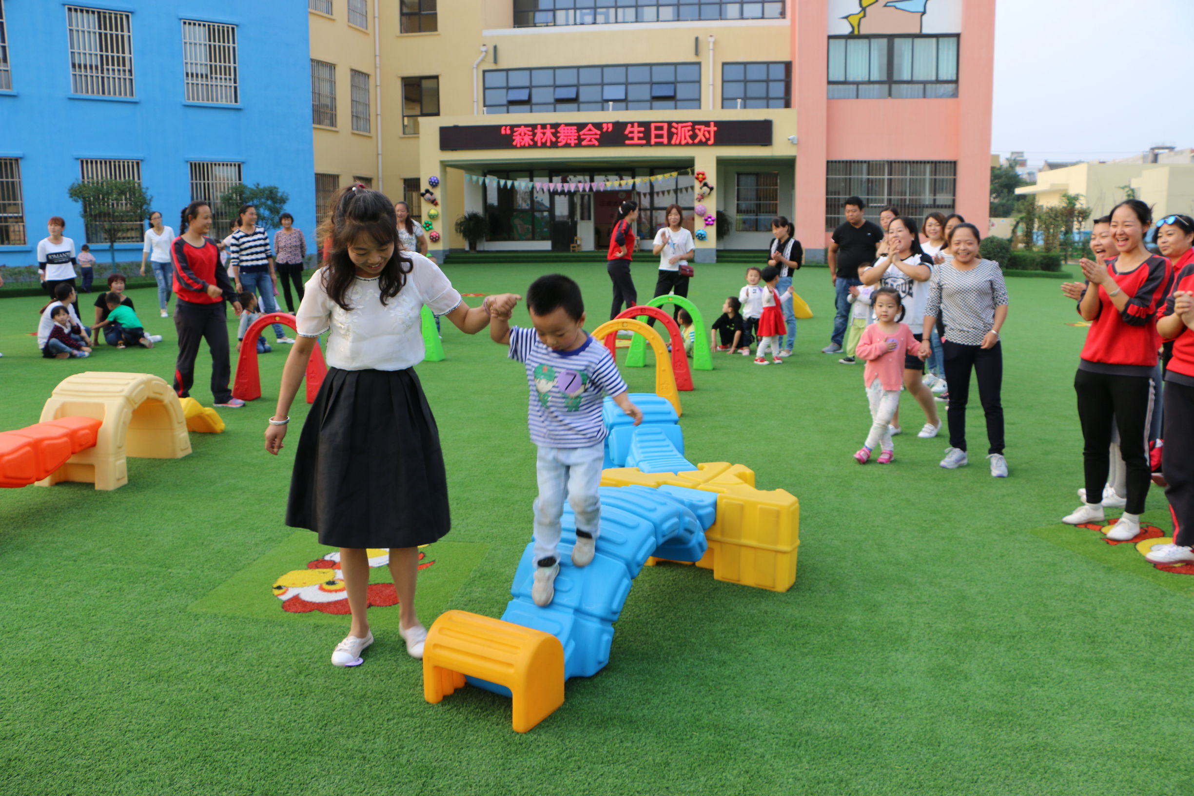 富平:庄里试验区中心幼儿园“森林舞会”主题生日派对