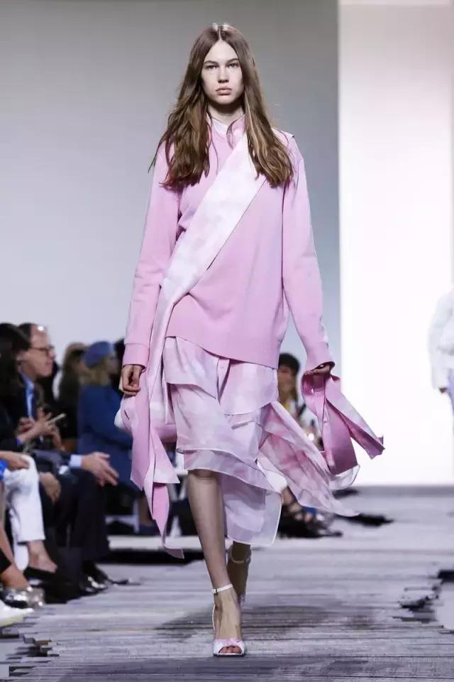 带货女王杨幂又出新花样了,杨幂私服带货