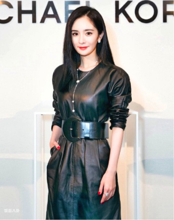 杨幂成轻奢品牌全球代言人，80后小花的代言战争硝烟四起