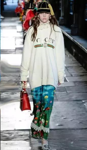 杨幂穿的gucci的格纹外套,杨幂celine上衣