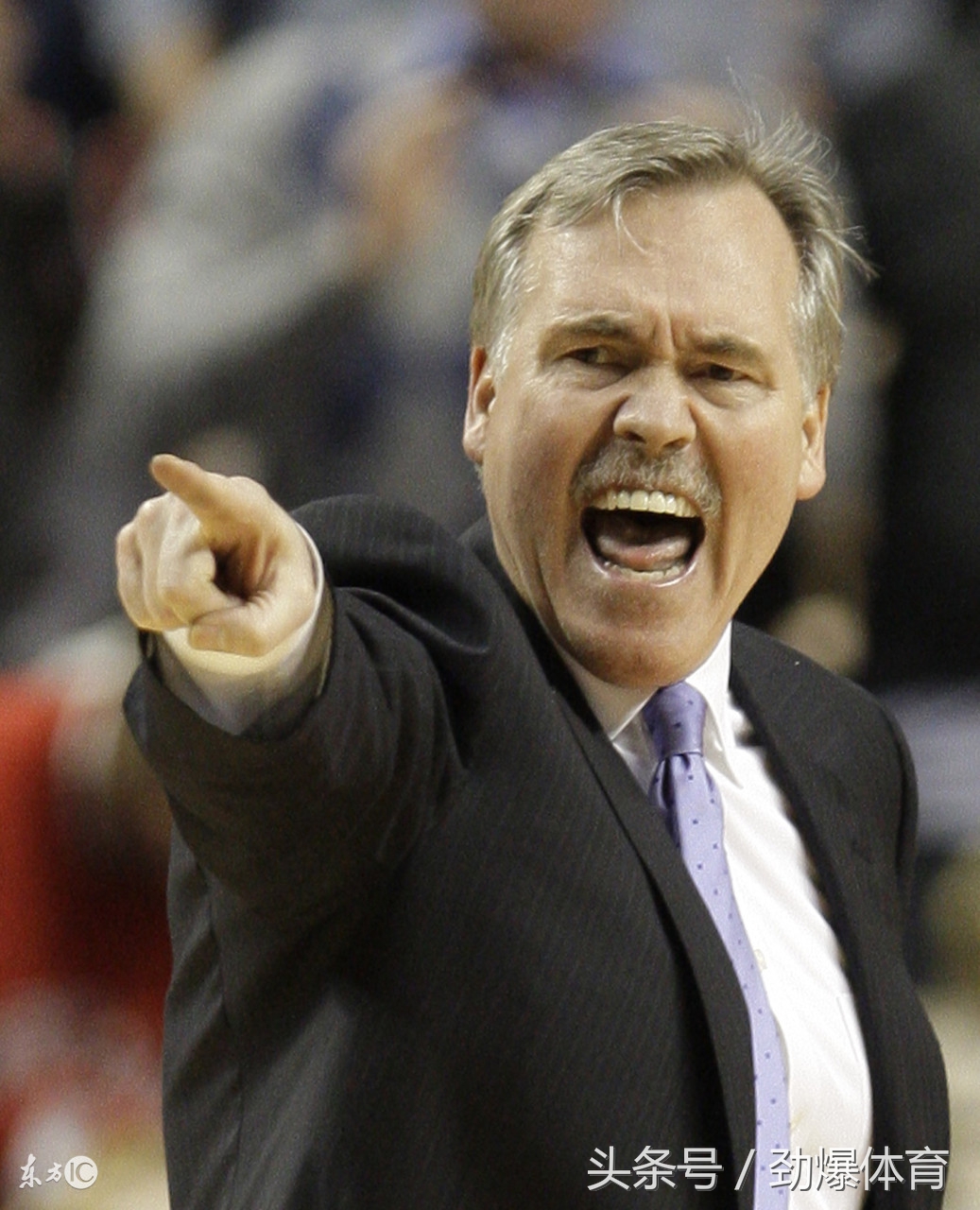 为了纪念科比为什么穿28号球衣,关于科比24号球衣故事