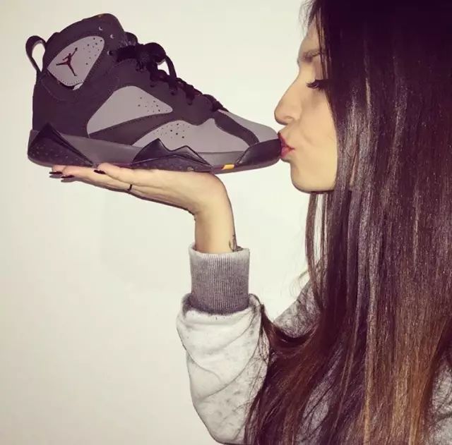 相比高跟鞋和小礼服，你肯定更迷恋穿AJ和球衣的她