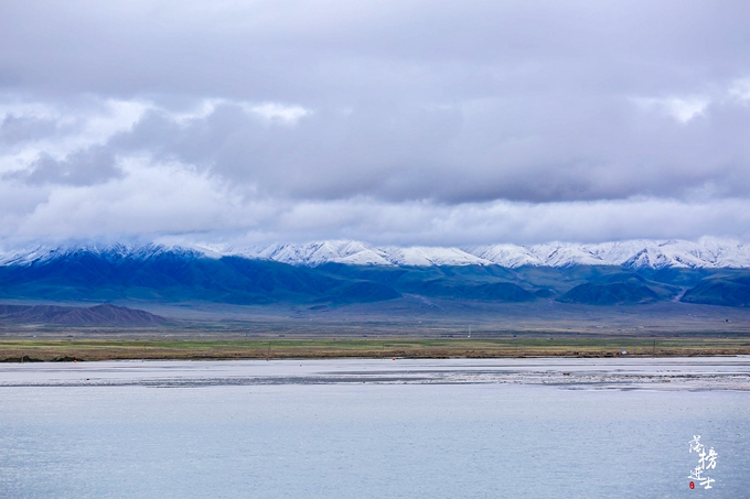 茶卡盐湖的蓝天白云宛如仙境,茶卡盐湖的夜