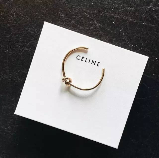 奢侈品购买时必须配货什么意思,奢侈品的配货价是怎么回事