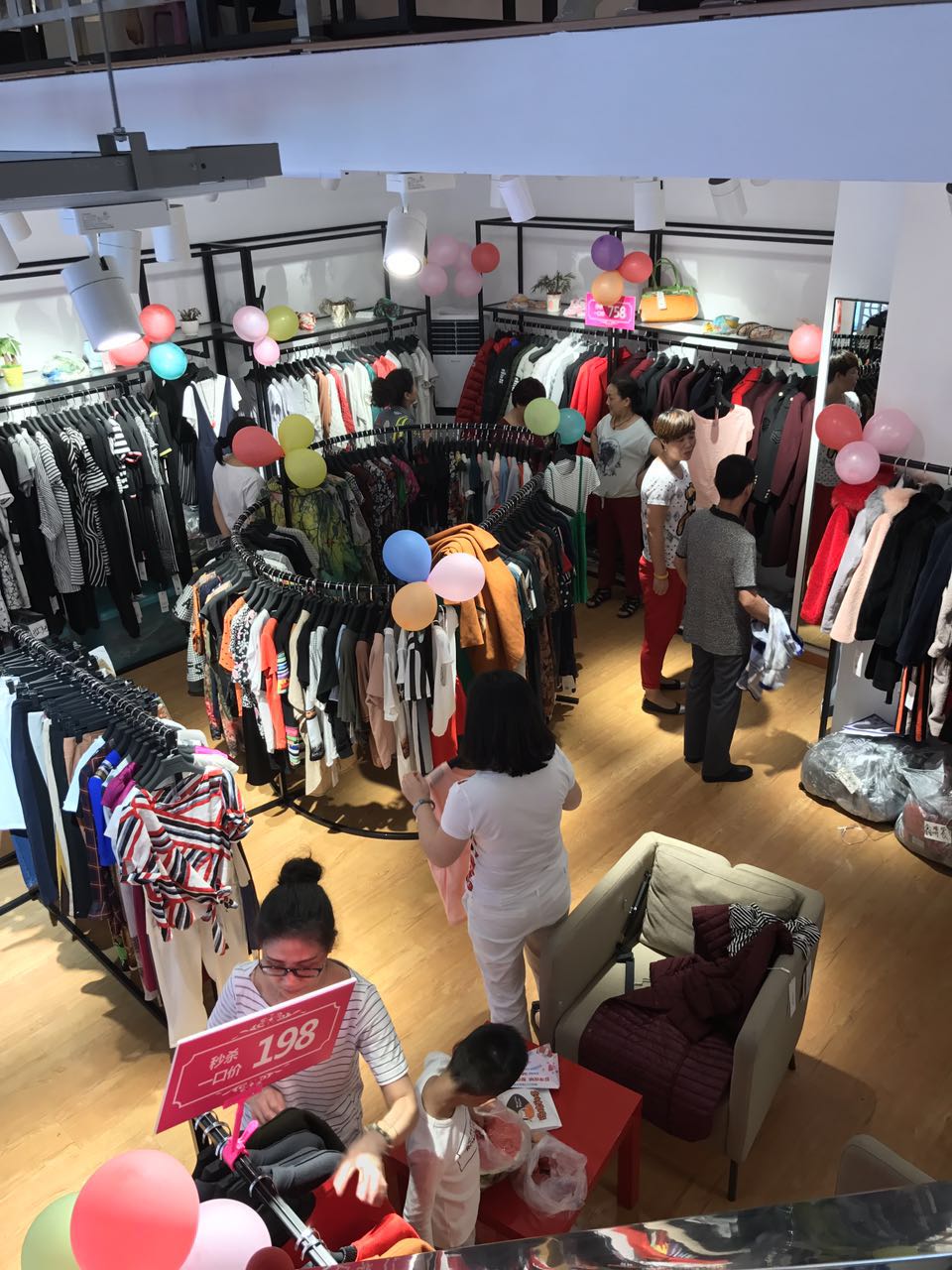 服装店经营技巧和话术怎么写,服装店运营技巧与手法