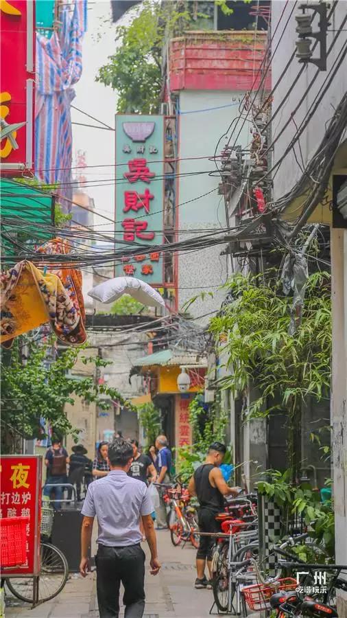 广州有家云吞面开了64年，十元一碟炸云吞！深藏巷中的老广味！