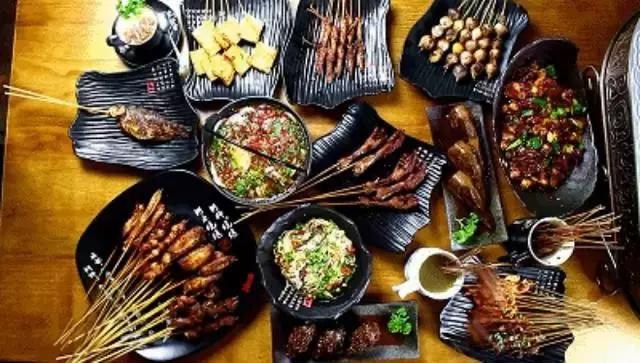 南木屋，西何师，烧烤生意太苦逼，如何从几十万路边摊中做到上亿