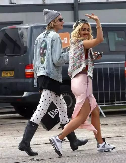 相比高跟鞋和小礼服，你肯定更迷恋穿AJ和球衣的她