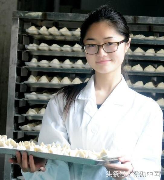 美女老板们在潮流前线的领导——勤创业，做小吃