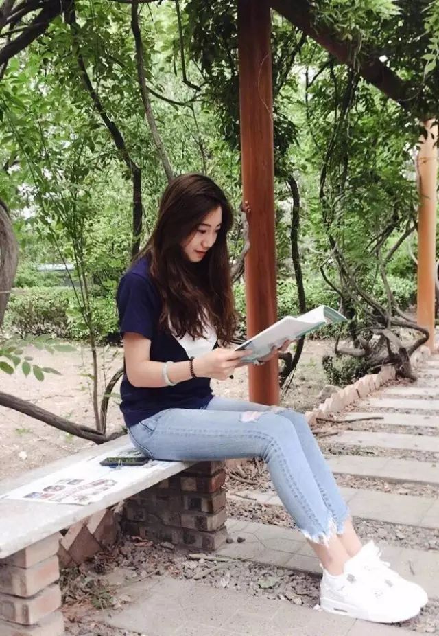 相比高跟鞋和小礼服，你肯定更迷恋穿AJ和球衣的她