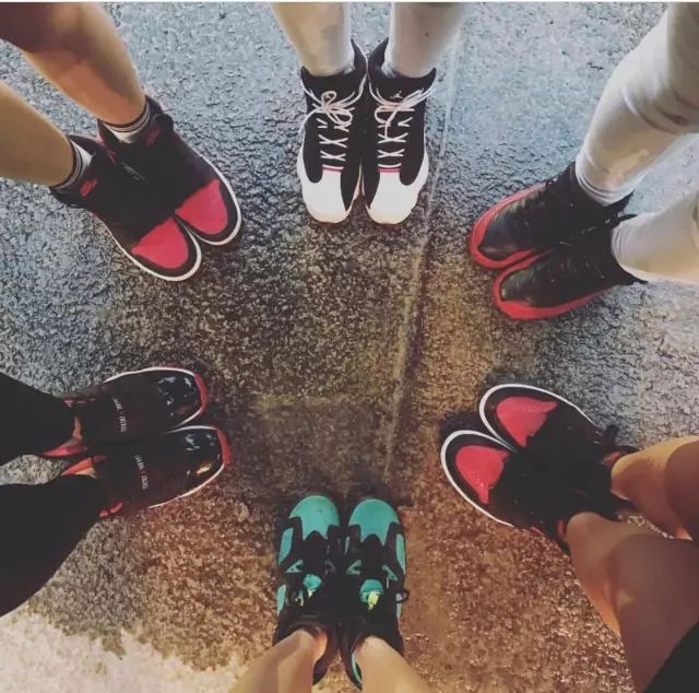 相比高跟鞋和小礼服，你肯定更迷恋穿AJ和球衣的她