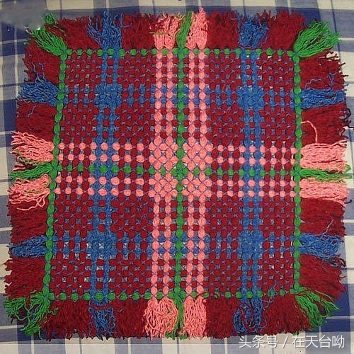 旧毛线手工地毯怎么做,用旧毛线手工制作地毯的各种做法