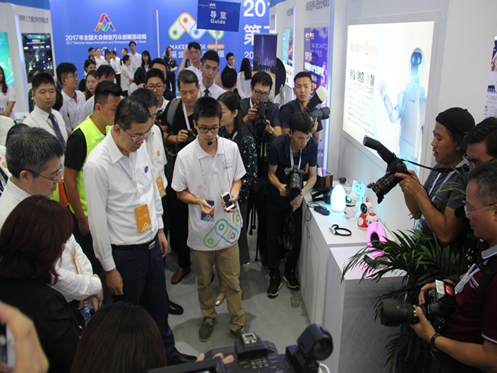 让领导驻足、CCTV采访,全国最大AI生态链“机器时代”到底多强?