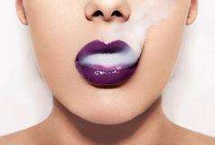 嘴唇发紫还有点发红,嘴唇发紫发白要不要漂唇