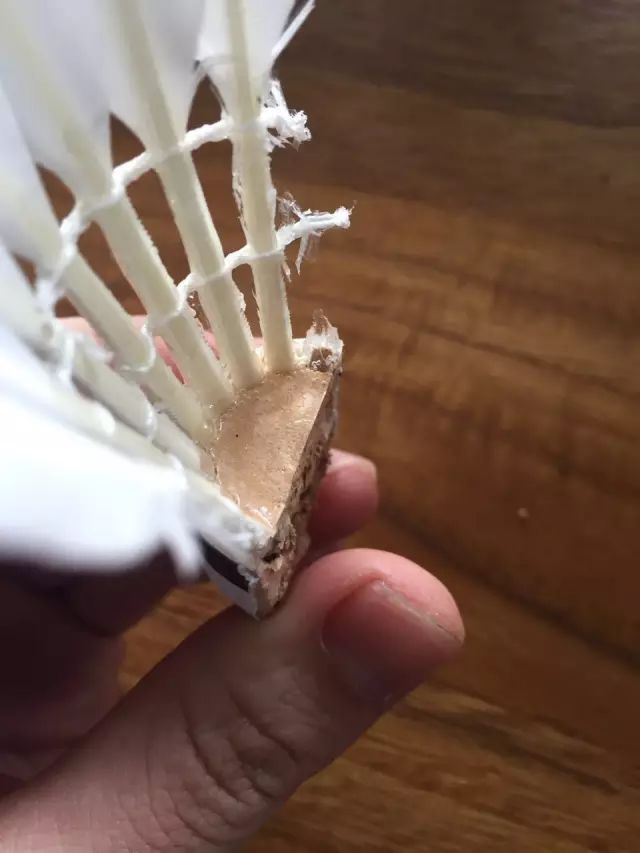 从*片毛**、球头、胶水和工艺，来判断羽毛球的质量，是最可靠的方法