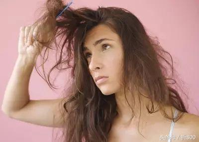 秋天头发干燥毛躁怎么变柔顺,洗头怎样护理可以让头发少掉一点