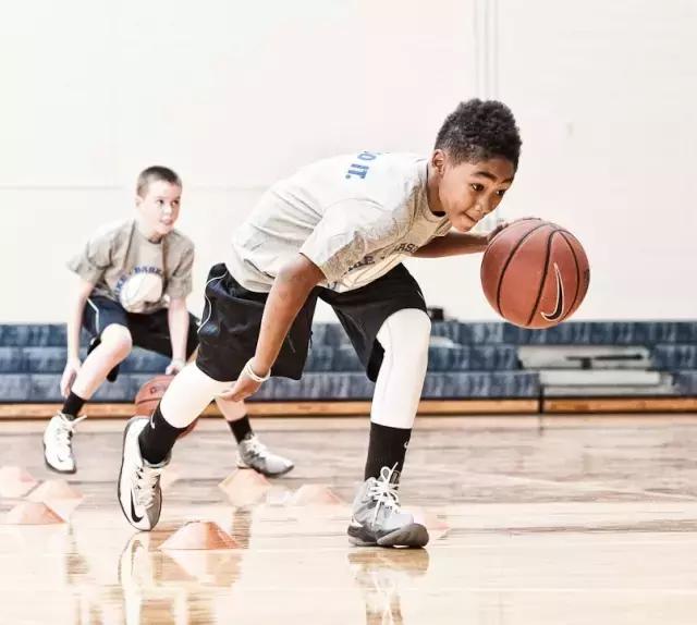 看你的球鞋就知道你会不会打球,打球对于球鞋要求高吗