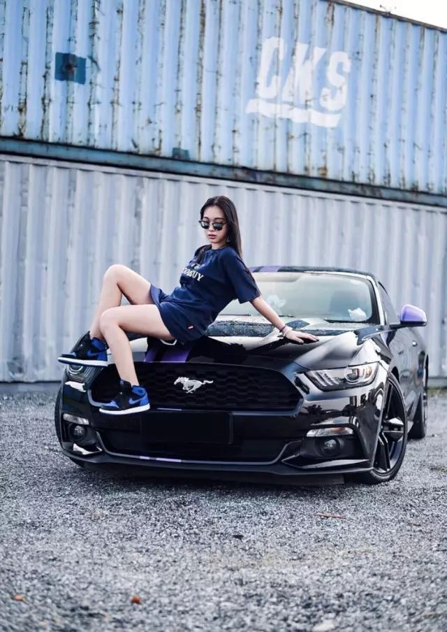 相比高跟鞋和小礼服，你肯定更迷恋穿AJ和球衣的她