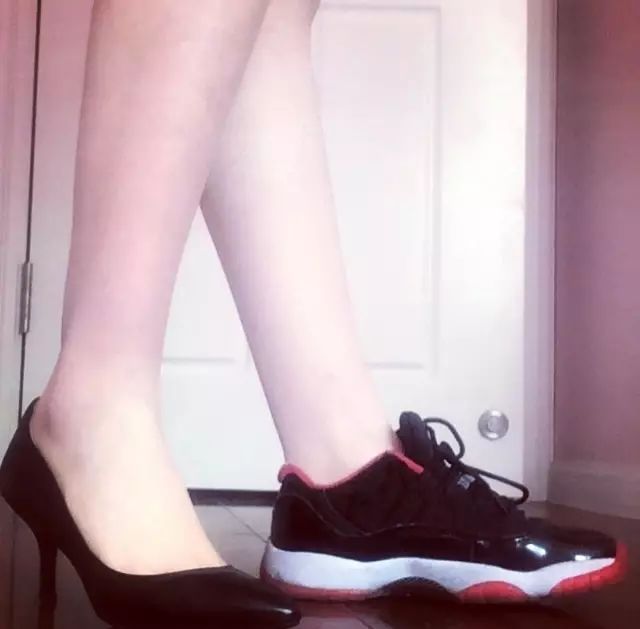 相比高跟鞋和小礼服，你肯定更迷恋穿AJ和球衣的她