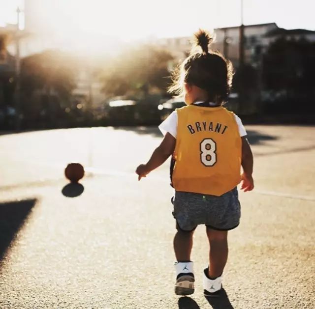 相比高跟鞋和小礼服，你肯定更迷恋穿AJ和球衣的她