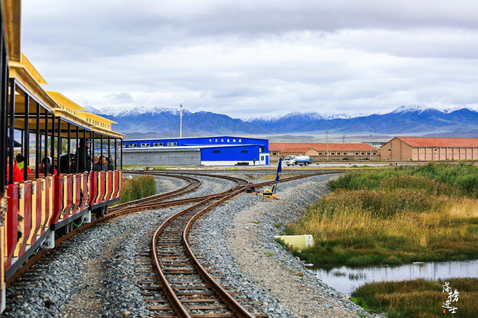 茶卡盐湖的蓝天白云宛如仙境,茶卡盐湖的夜