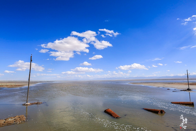 茶卡盐湖的蓝天白云宛如仙境,茶卡盐湖的夜