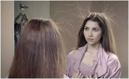 头发容易静电是什么体质,冬季头发干燥容易起静电怎么打理