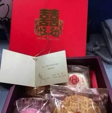 明星婚礼伴手礼有什么,一份礼金一份伴手礼