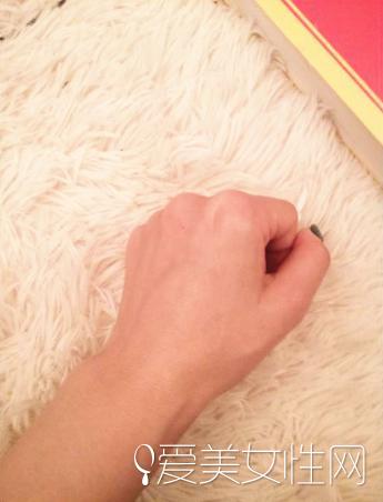 欧珀莱淡斑精华露,让你做骄阳下的无瑕真女人