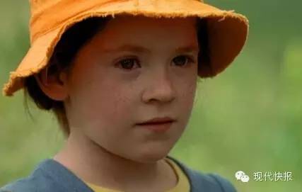 孩子吃重口味脸上斑会很明显,小孩吃什么容易脸上出现小黑点点